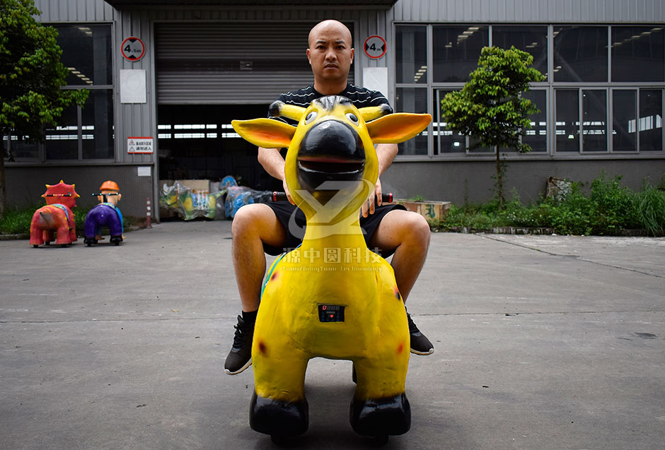 小鹿電動車，小鹿童車，商場騎的小鹿